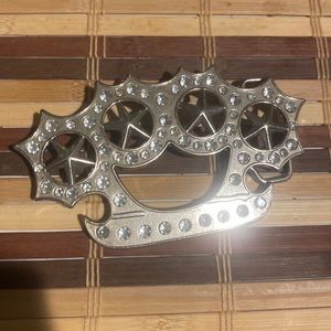Brass knuckle belt buckle